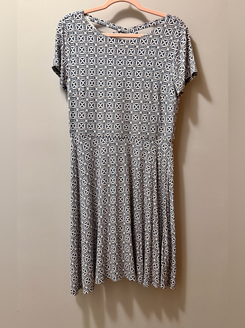 LOFT Soft Cornflower & White Geometric Fit-and-Flare Dress Criss-Cross Sz 6